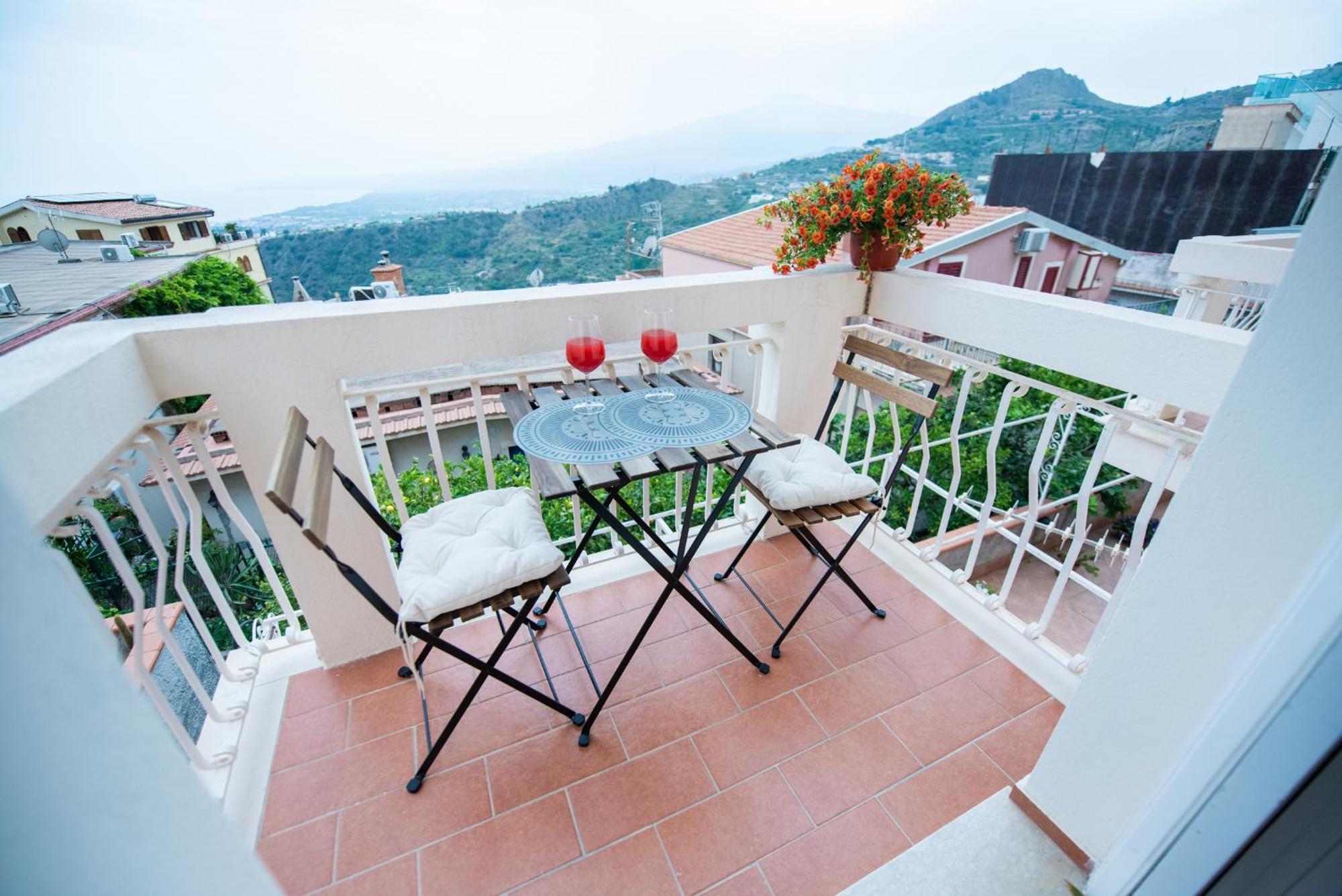 Villa Clara Suites Taormina Exterior foto